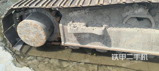 单侧履带整体(整机外观) 单侧履带整体(整机外观)