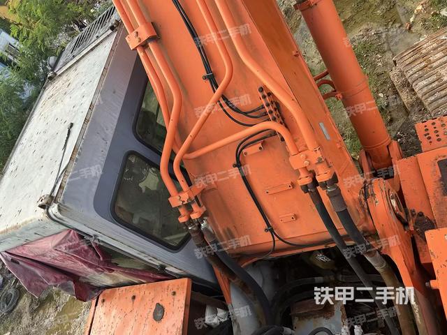 駕駛室頂部(整機外觀) 駕駛室頂部(整機外觀)