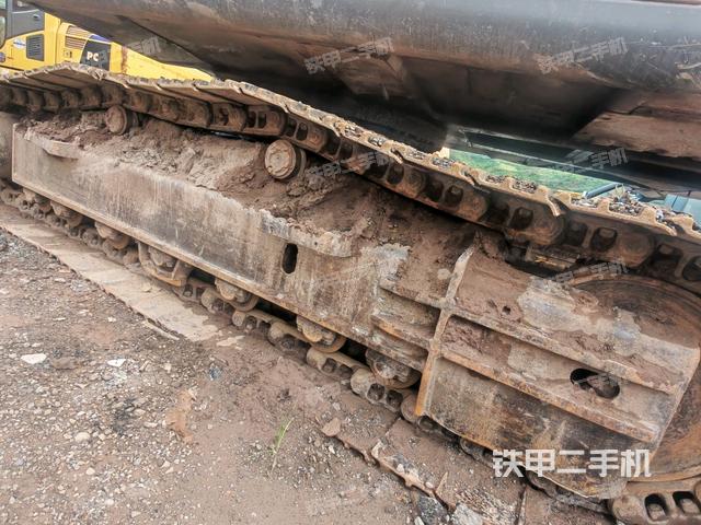 單側(cè)履帶整體(整機(jī)外觀) 單側(cè)履帶整體(整機(jī)外觀)