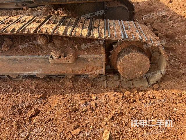 单侧履带整体(整机外观) 单侧履带整体(整机外观)