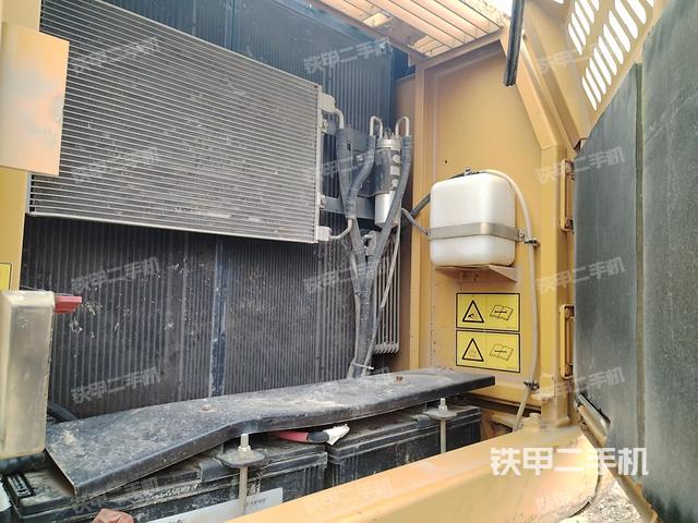 散热器正面(大件舱室) 散热器正面(大件舱室)