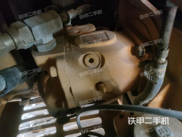 液壓泵艙室正面整體(整機(jī)外觀) 液壓泵艙室正面整體(整機(jī)外觀)
