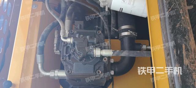 液压泵舱室正面整体（整机外观）