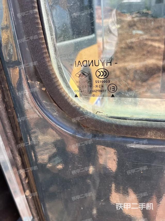 駕駛室整體(整機外觀) 駕駛室整體(整機外觀)