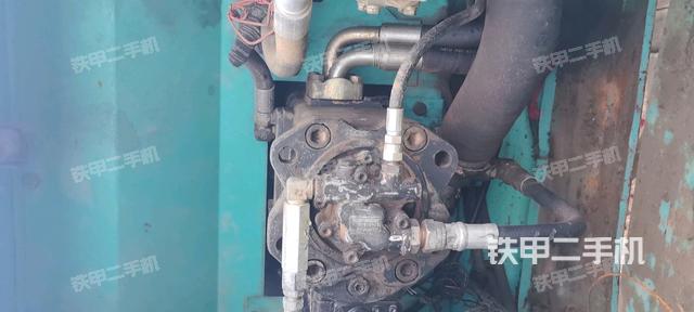 液压泵舱室正面整体(整机外观) 液压泵舱室正面整体(整机外观)