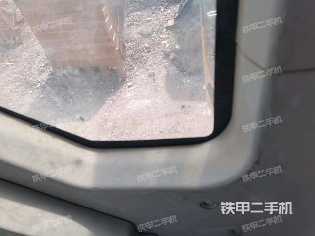 左后方玻璃角標(biāo)(駕駛室部分) 左后方玻璃角標(biāo)(駕駛室部分)