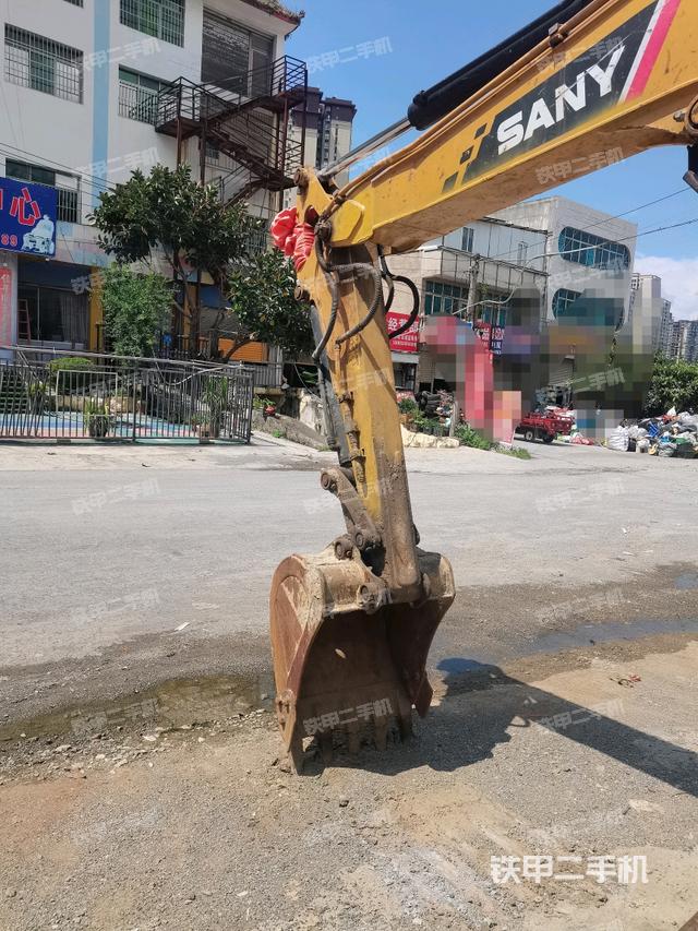 小臂整体左后(工作和回转装置) 小臂整体左后(工作和回转装置)