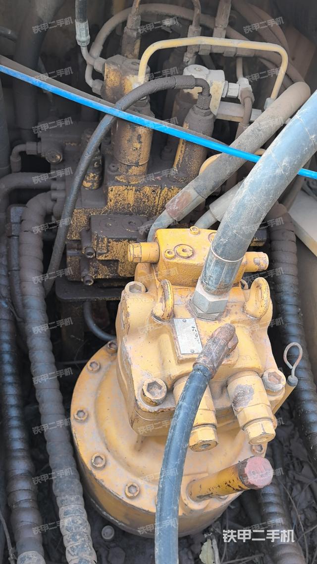 駕駛室整體(整機(jī)外觀) 駕駛室整體(整機(jī)外觀)