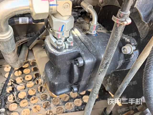 液壓泵艙室正面整體(整機(jī)外觀) 液壓泵艙室正面整體(整機(jī)外觀)