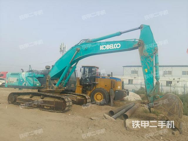 駕駛室頂部(整機(jī)外觀) 駕駛室頂部(整機(jī)外觀)