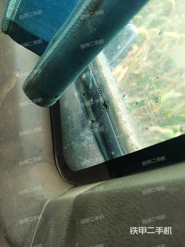 左后方玻璃角標(biāo)(駕駛室部分) 左后方玻璃角標(biāo)(駕駛室部分)