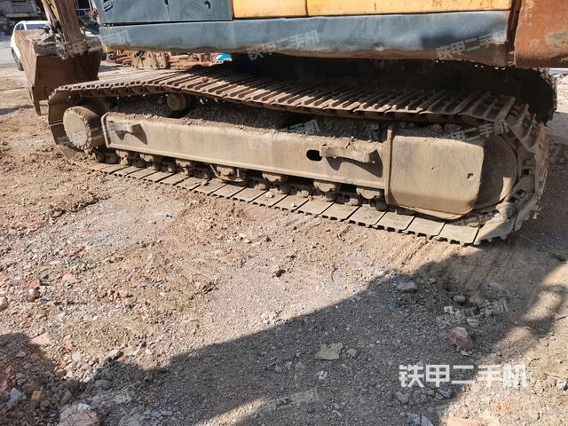 左側(cè)履帶整體?(行走機(jī)構(gòu)) 左側(cè)履帶整體?(行走機(jī)構(gòu))