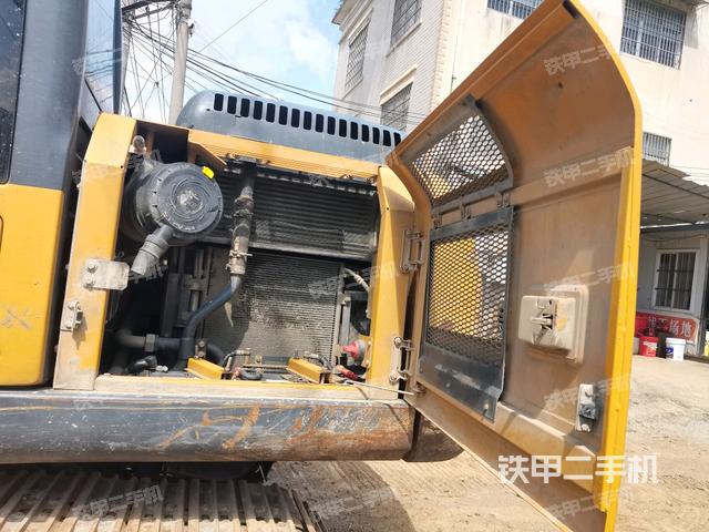 散熱器正面(大件艙室) 散熱器正面(大件艙室)