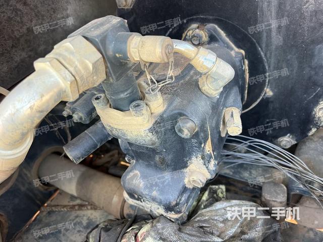 液壓泵艙室正面整體(整機外觀) 液壓泵艙室正面整體(整機外觀)