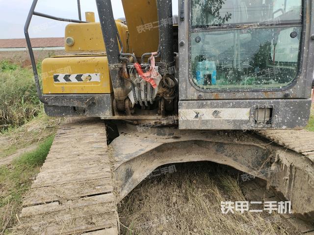 轉(zhuǎn)盤(pán)和下車架正前(工作和回轉(zhuǎn)裝置) 轉(zhuǎn)盤(pán)和下車架正前(工作和回轉(zhuǎn)裝置)