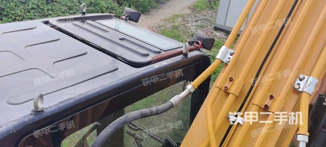 驾驶室顶部（整机外观）