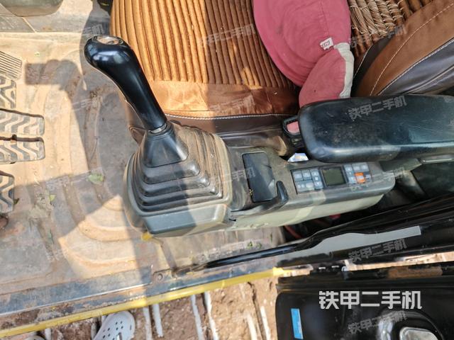 座椅左側(cè)控制臺/音響/含左手柄(駕駛室部分) 座椅左側(cè)控制臺/音響/含左手柄(駕駛室部分)