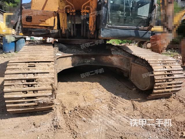 轉(zhuǎn)盤和下車架正前(工作和回轉(zhuǎn)裝置) 轉(zhuǎn)盤和下車架正前(工作和回轉(zhuǎn)裝置)