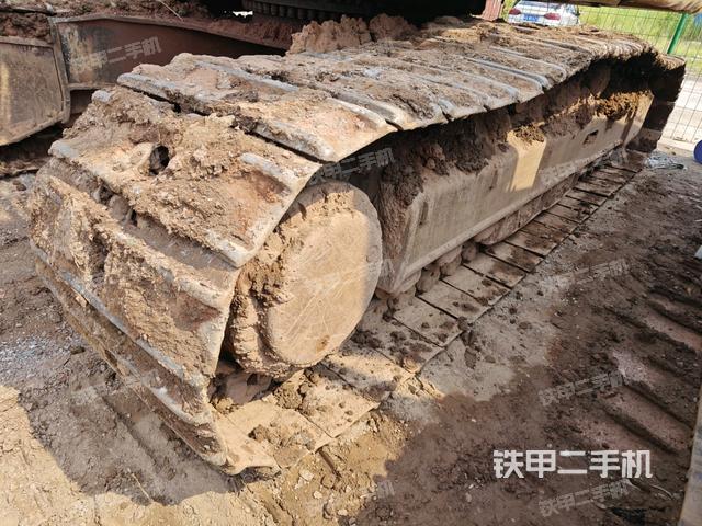 右側(cè)履帶整體(行走機(jī)構(gòu)) 右側(cè)履帶整體(行走機(jī)構(gòu))