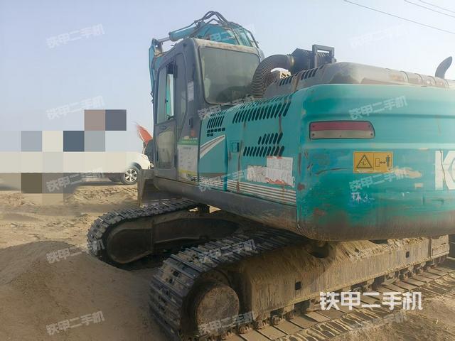 駕駛室頂部(整機(jī)外觀) 駕駛室頂部(整機(jī)外觀)
