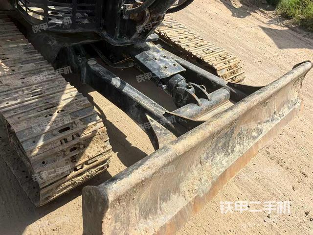 回轉(zhuǎn)馬達(dá)和主控閥(整機(jī)外觀) 回轉(zhuǎn)馬達(dá)和主控閥(整機(jī)外觀)