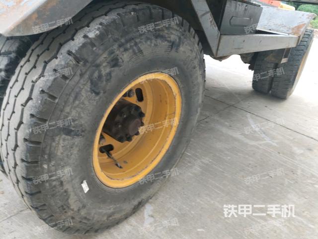 右驅(qū)動輪(行走機構(gòu)) 右驅(qū)動輪(行走機構(gòu))
