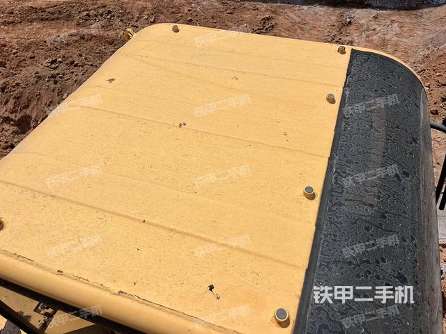 駕駛室頂部(整機外觀) 駕駛室頂部(整機外觀)