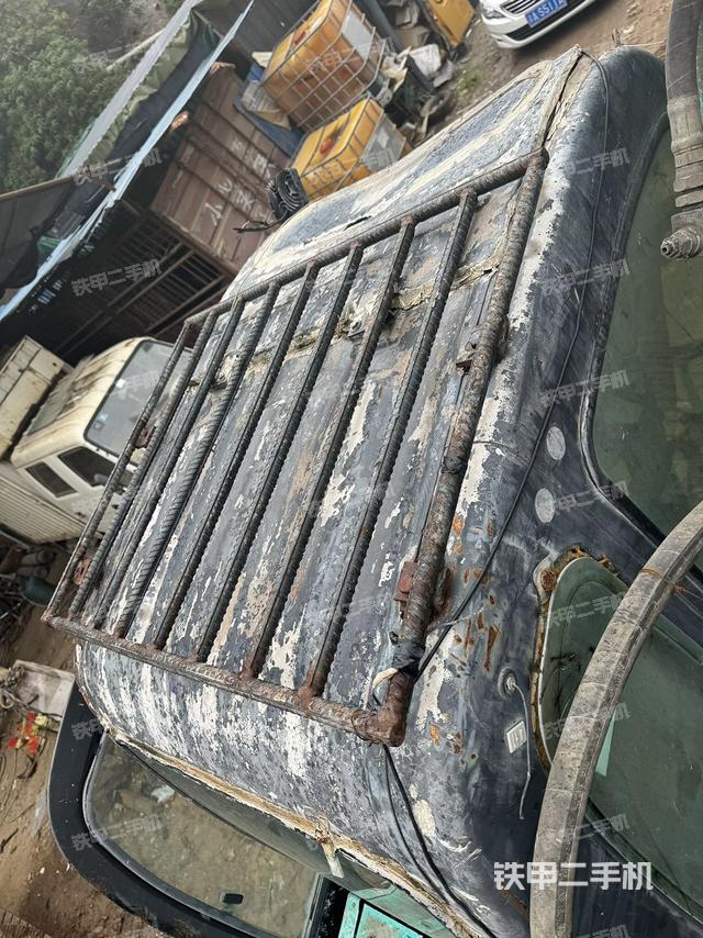 駕駛室頂部(整機外觀) 駕駛室頂部(整機外觀)