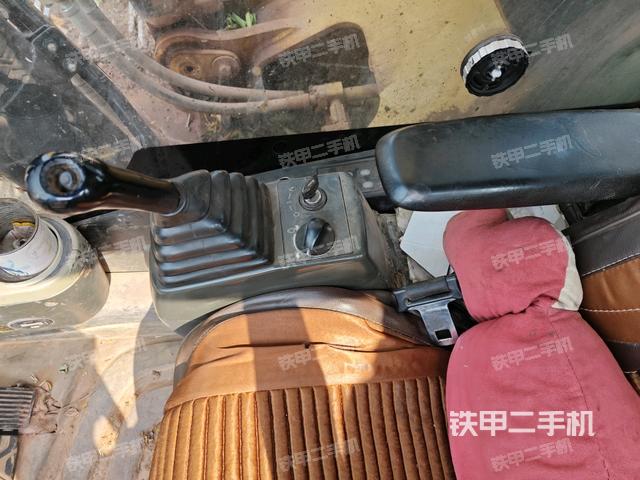 座椅右側(cè)控制臺/鑰匙門/油門/含右手柄(駕駛室部分) 座椅右側(cè)控制臺/鑰匙門/油門/含右手柄(駕駛室部分)