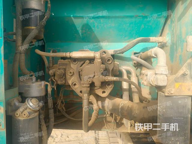液壓泵艙室正面整體(整機(jī)外觀) 液壓泵艙室正面整體(整機(jī)外觀)