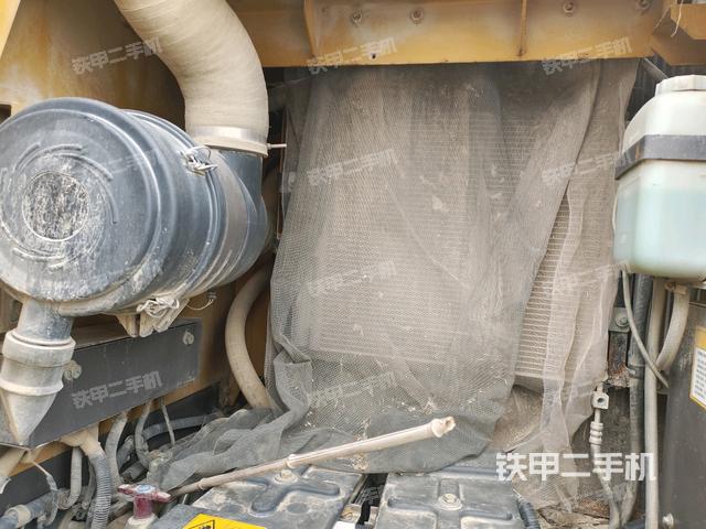 散熱器正面(大件艙室) 散熱器正面(大件艙室)