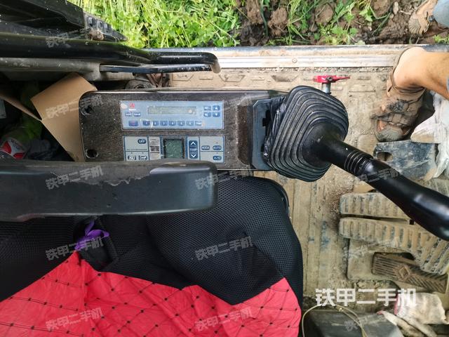 座椅左側(cè)控制臺(tái)/音響/含左手柄(駕駛室部分) 座椅左側(cè)控制臺(tái)/音響/含左手柄(駕駛室部分)