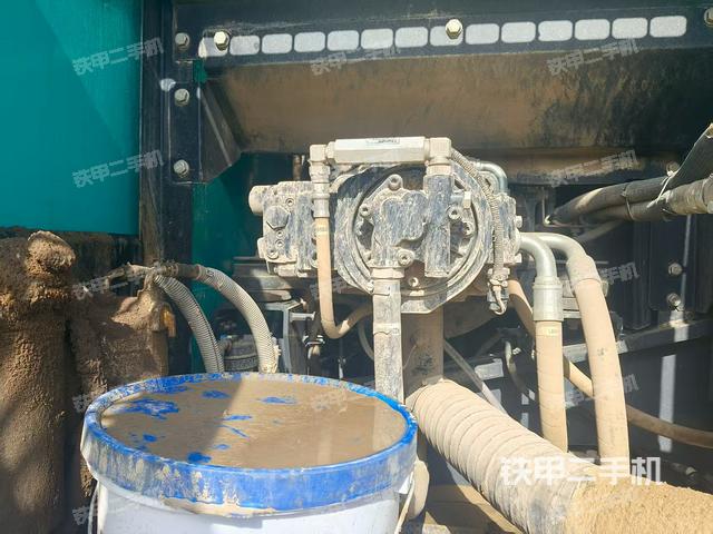 液壓泵艙室正面整體(整機(jī)外觀) 液壓泵艙室正面整體(整機(jī)外觀)