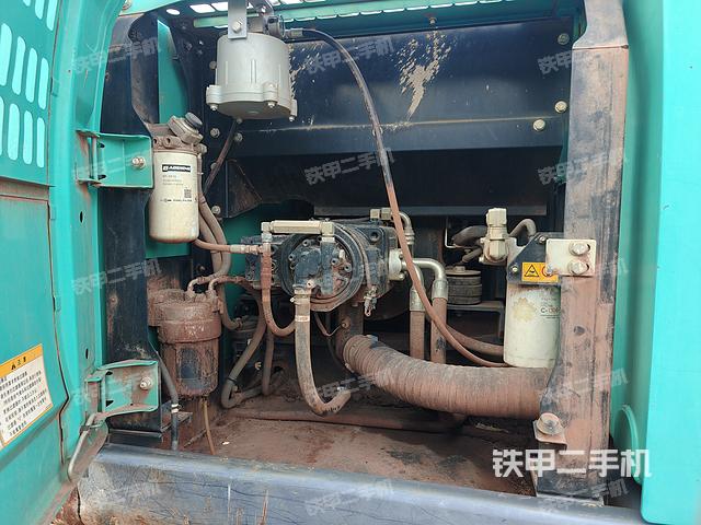 液壓泵艙室正面整體(整機(jī)外觀) 液壓泵艙室正面整體(整機(jī)外觀)