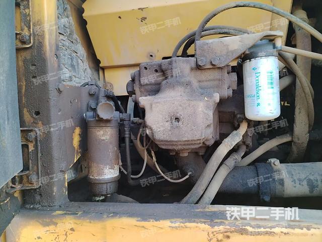 液壓泵艙室正面整體(整機外觀) 液壓泵艙室正面整體(整機外觀)