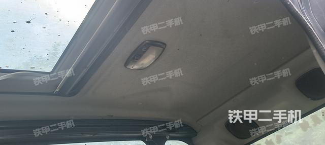 驾驶室顶部(整机外观) 驾驶室顶部(整机外观)