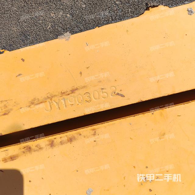 驾驶室顶部（整机外观）