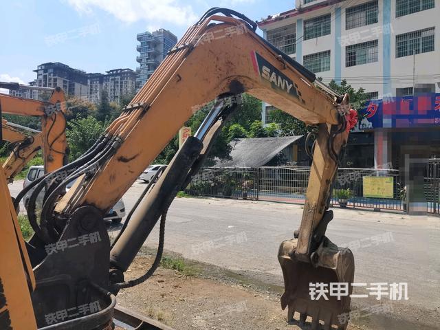 大臂整体 右侧(工作和回转装置) 大臂整体 右侧(工作和回转装置)