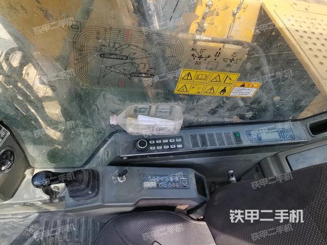 座椅右側(cè)控制臺(tái)/鑰匙門/油門/含右手柄(駕駛室部分) 座椅右側(cè)控制臺(tái)/鑰匙門/油門/含右手柄(駕駛室部分)