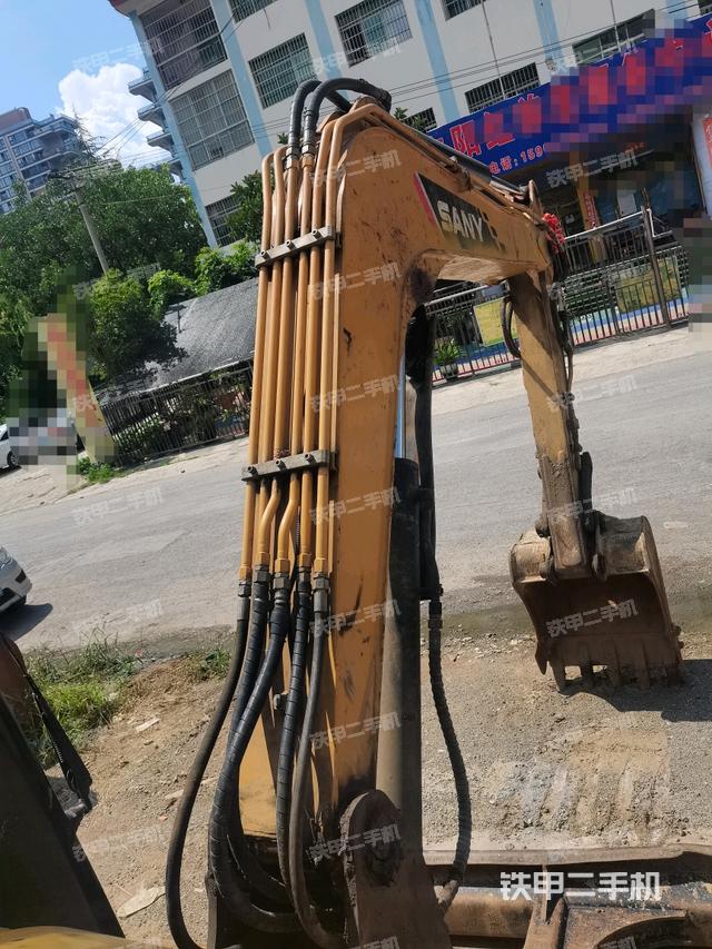 大臂背部俯视(工作和回转装置) 大臂背部俯视(工作和回转装置)