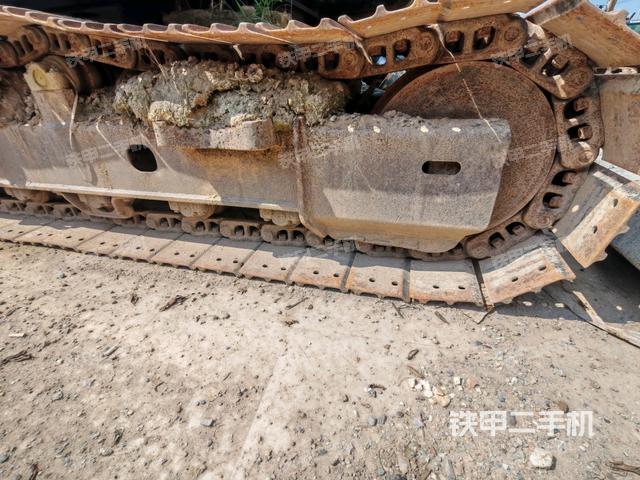 单侧履带整体(整机外观) 单侧履带整体(整机外观)