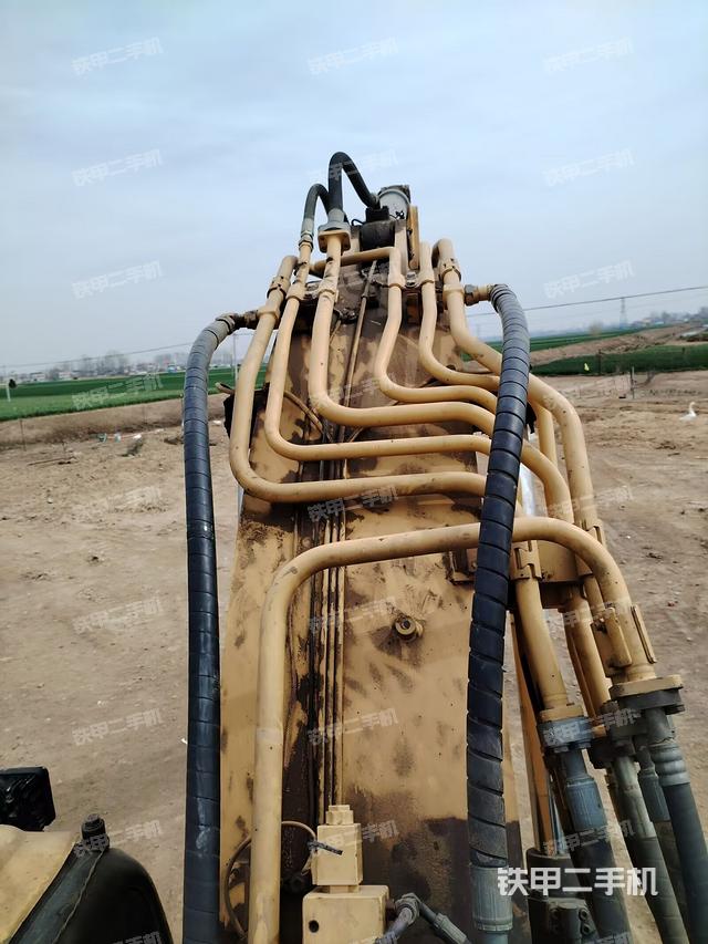 大臂背部俯視(工作和回轉(zhuǎn)裝置) 大臂背部俯視(工作和回轉(zhuǎn)裝置)