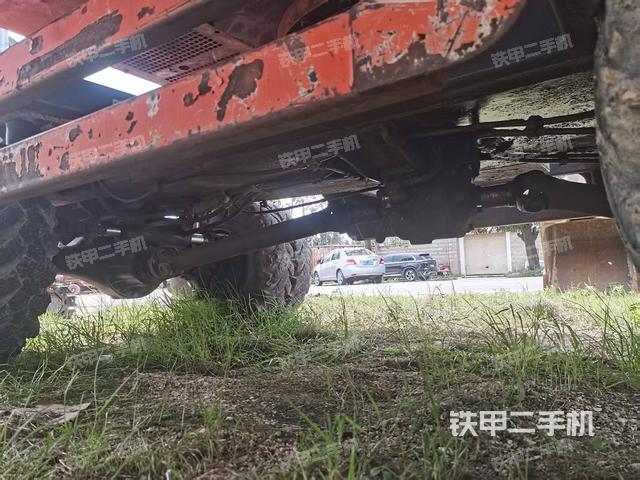 單側(cè)履帶整體(整機(jī)外觀) 單側(cè)履帶整體(整機(jī)外觀)