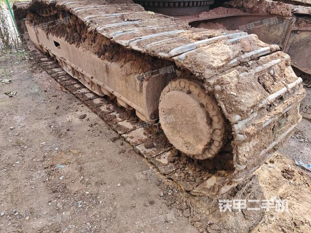 左側(cè)履帶整體?(行走機(jī)構(gòu)) 左側(cè)履帶整體?(行走機(jī)構(gòu))