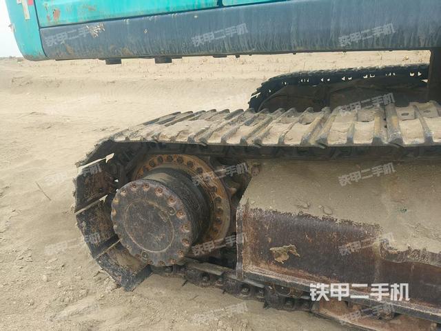 單側(cè)履帶整體(整機(jī)外觀) 單側(cè)履帶整體(整機(jī)外觀)