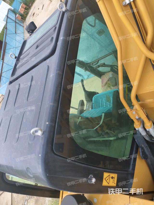 駕駛室頂部（整機外觀）