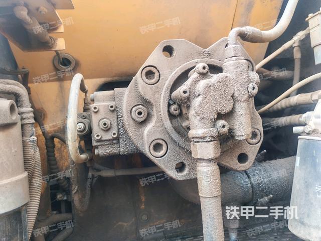 液壓泵艙室正面整體(整機(jī)外觀) 液壓泵艙室正面整體(整機(jī)外觀)