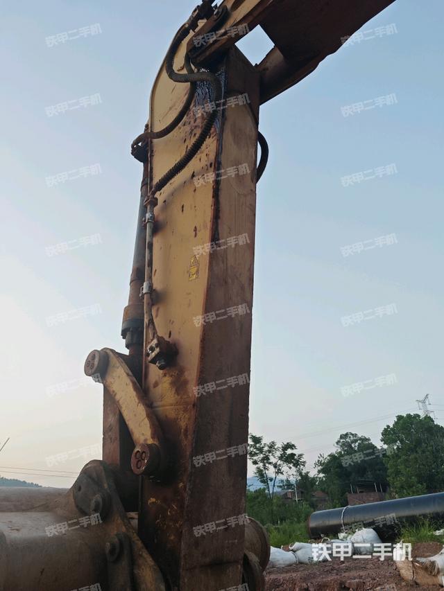 小臂整體左后(工作和回轉(zhuǎn)裝置) 小臂整體左后(工作和回轉(zhuǎn)裝置)