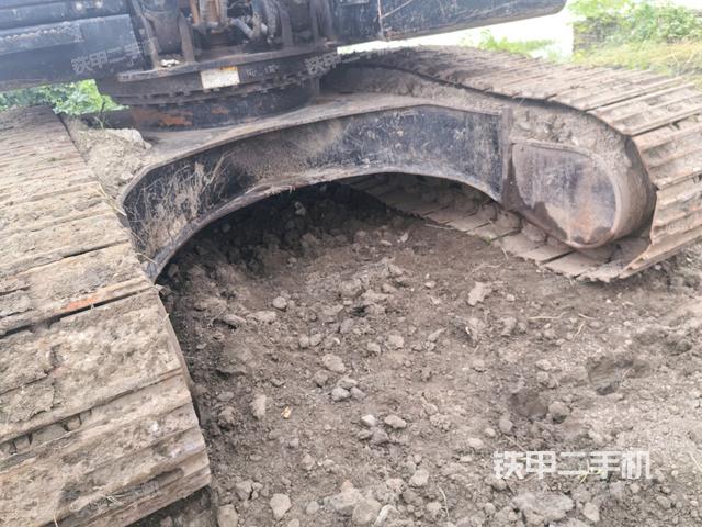 轉(zhuǎn)盤和下車架正前(工作和回轉(zhuǎn)裝置) 轉(zhuǎn)盤和下車架正前(工作和回轉(zhuǎn)裝置)