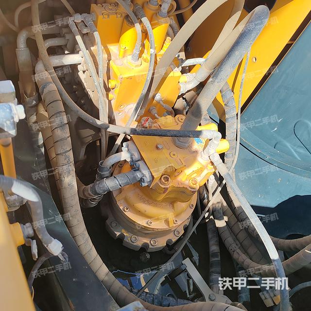 回转马达和主控阀（整机外观）